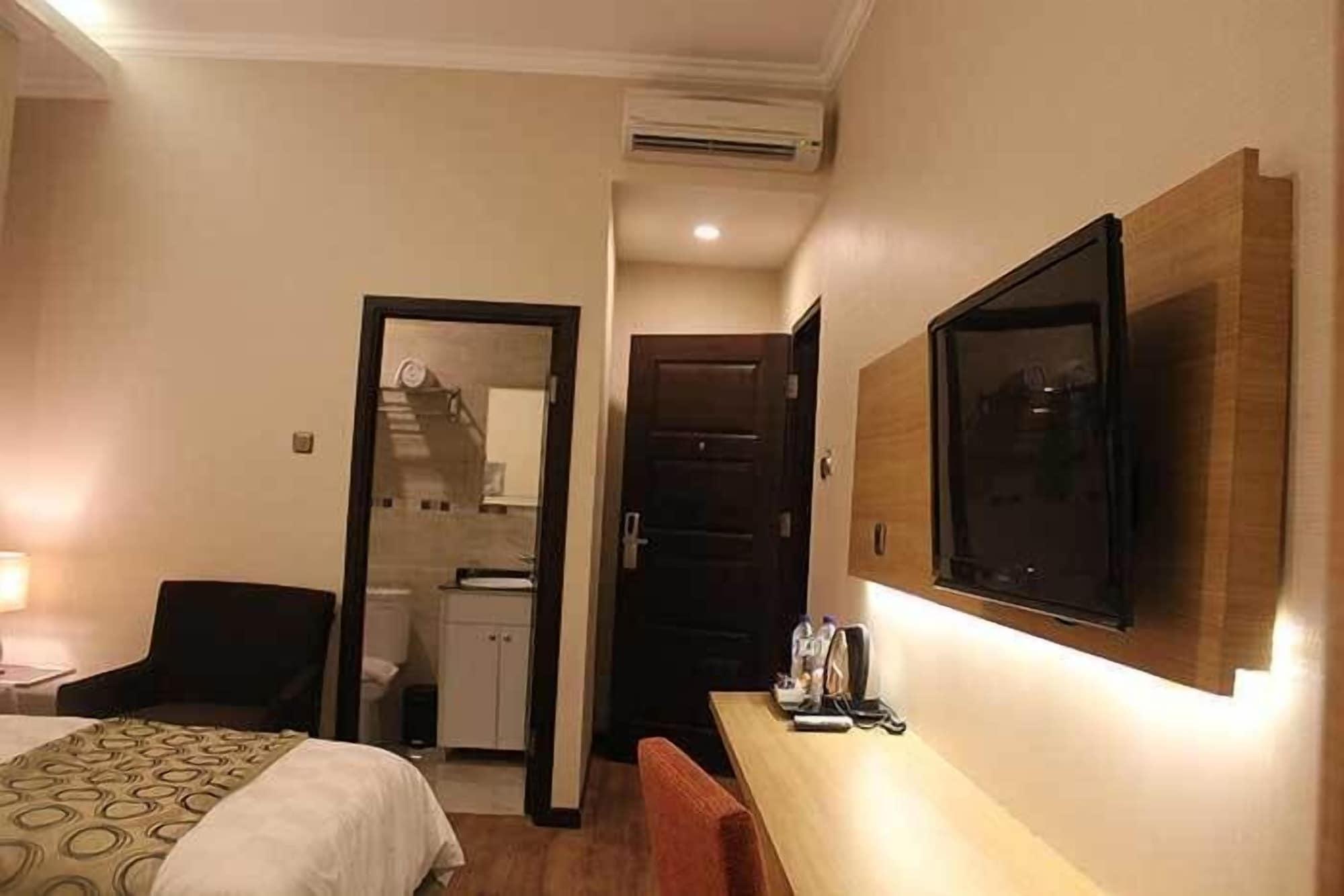 Fontana Hotel Jakarta Exterior foto