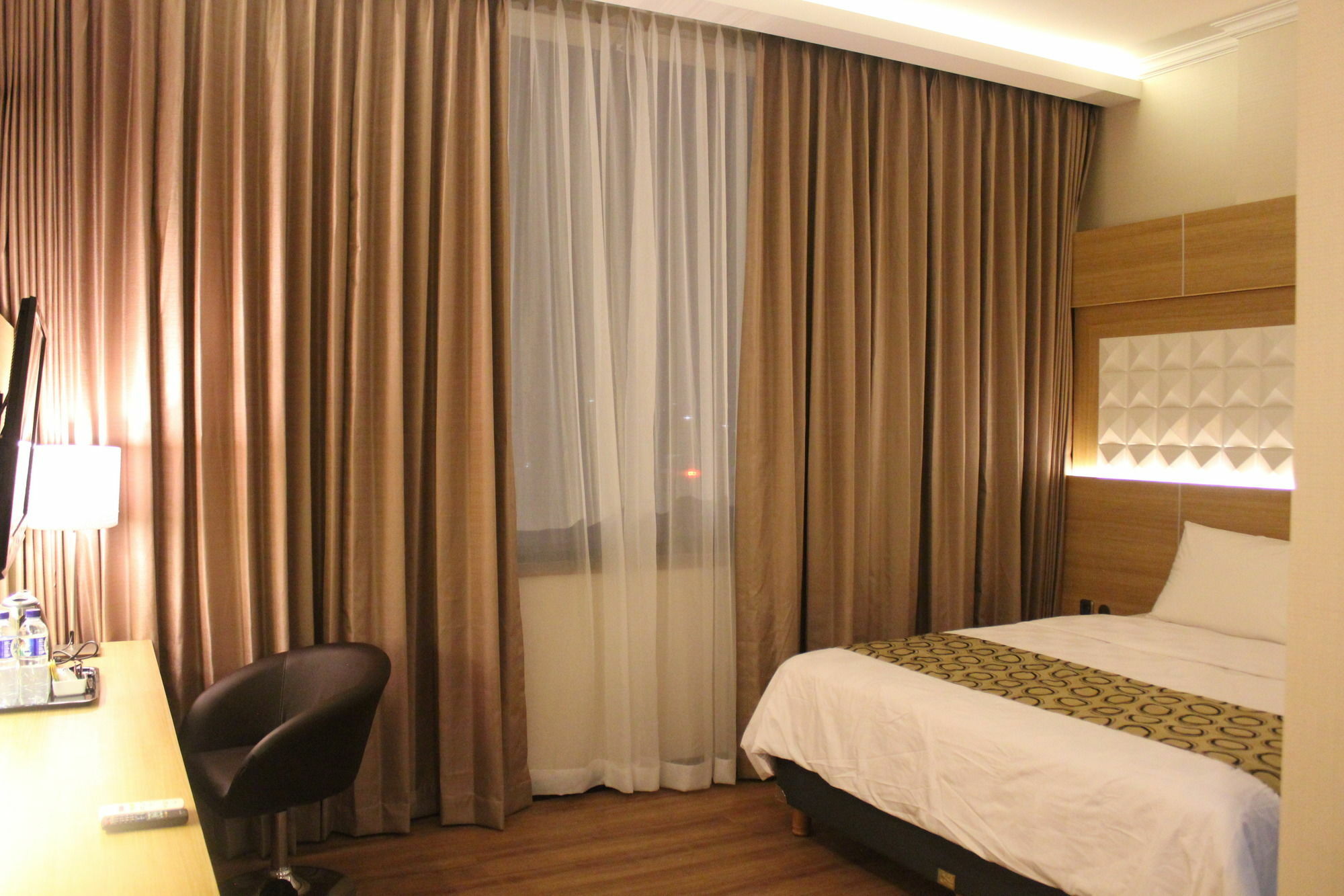 Fontana Hotel Jakarta Exterior foto